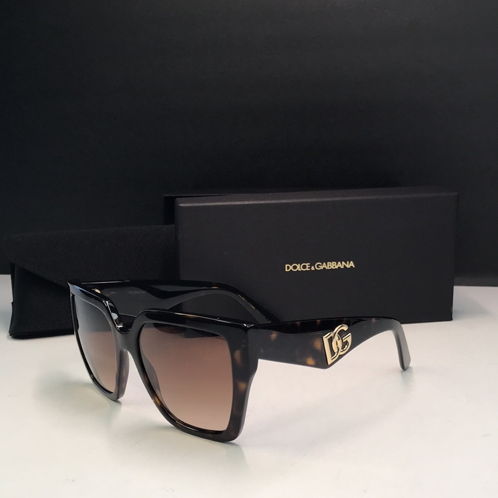 New Authentic DOLCE & GABBANA
Women's Brown Square Sunglasses DG 4438